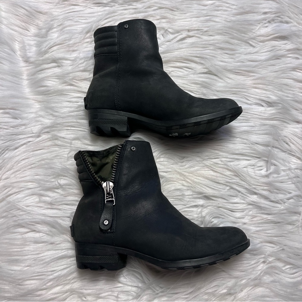 Sorel Black Ankle Boots with Zipper Detail